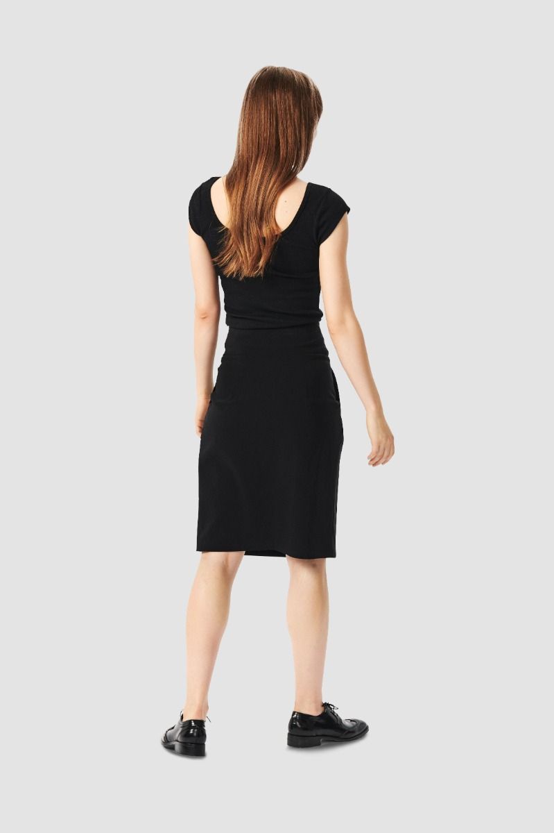 Magic stretch skirt with pleat