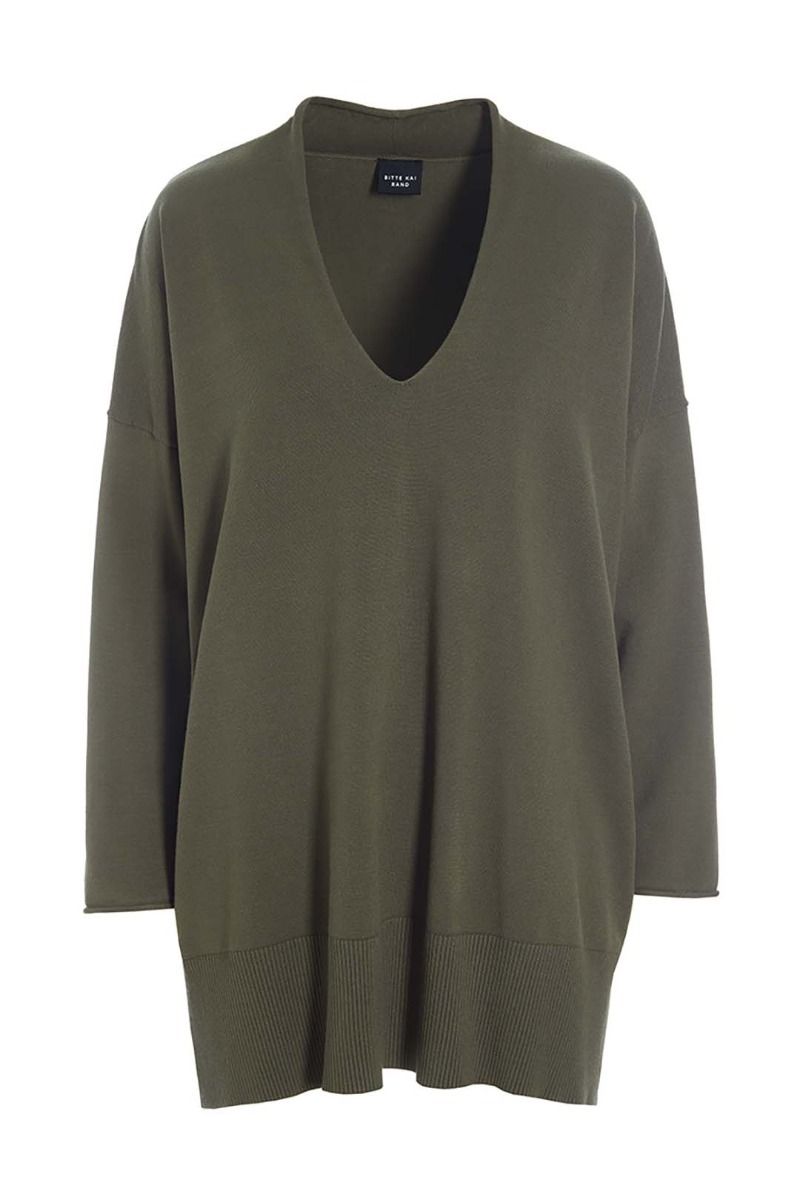 Saku blouse with v-neck