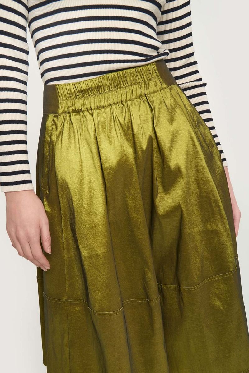 Changeant stretch skirt