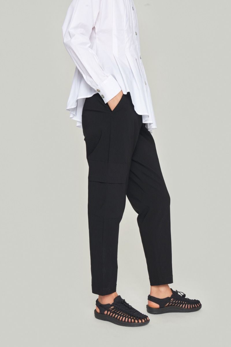Magic stretch trousers with pockets