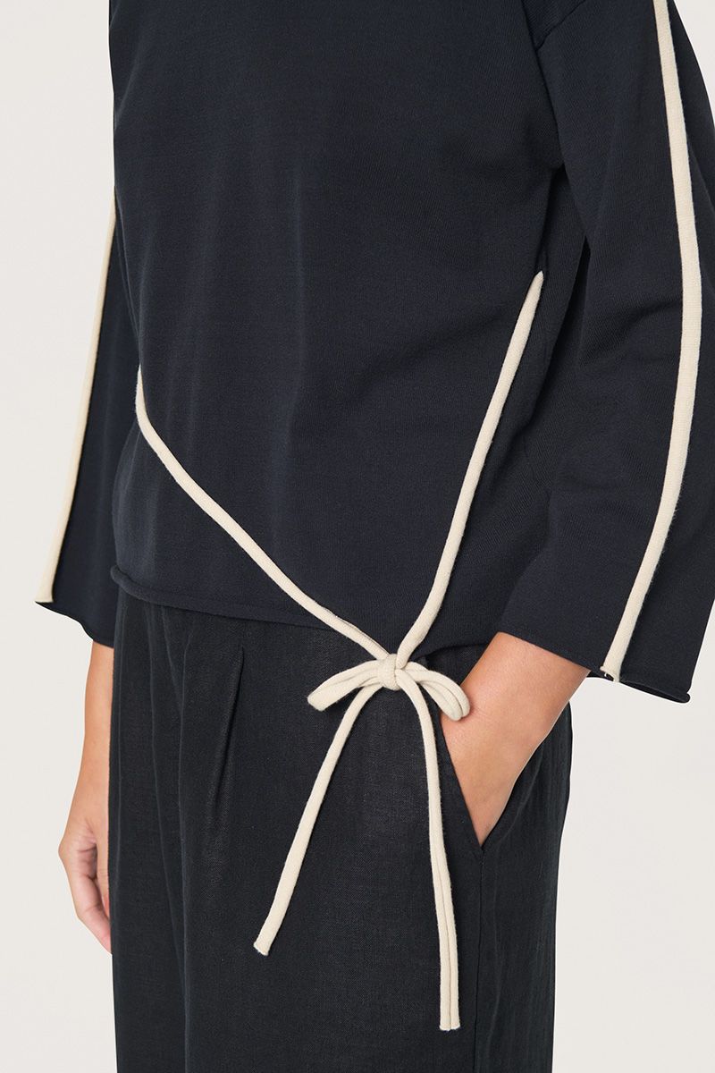 Saku blouse with bow