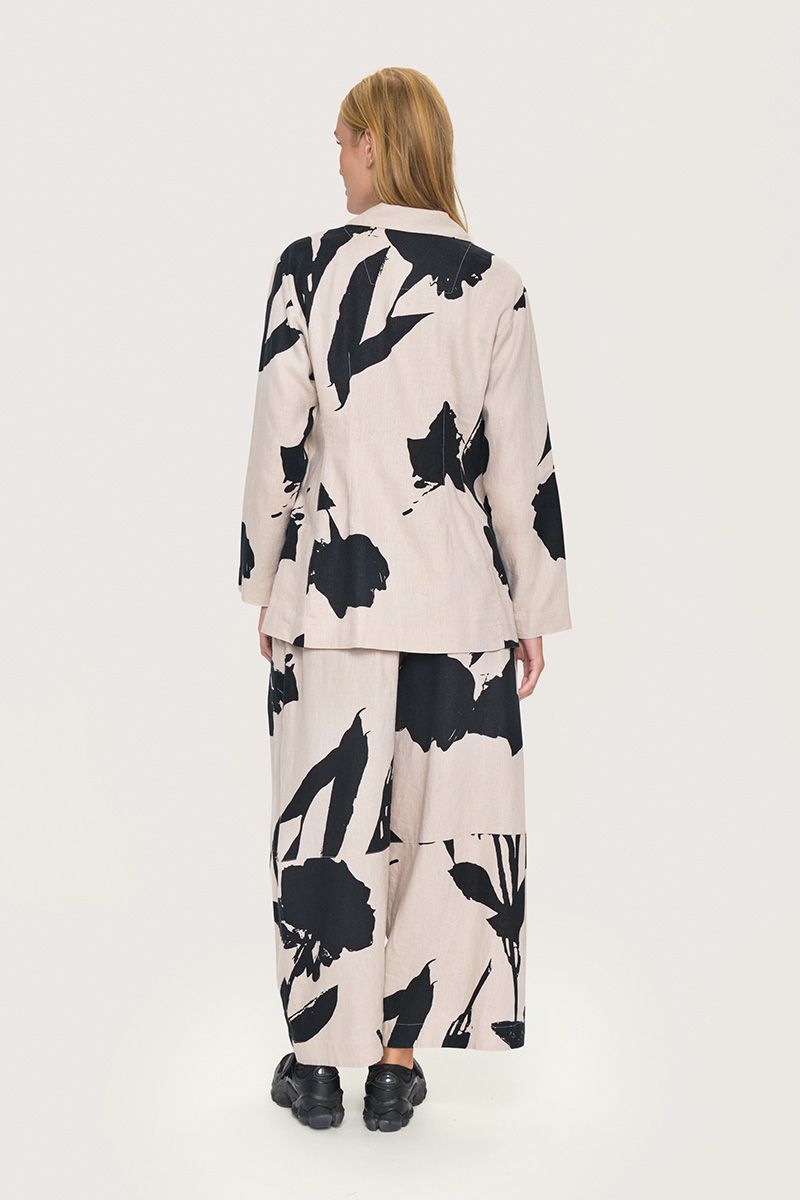 Shadow blossom jacket