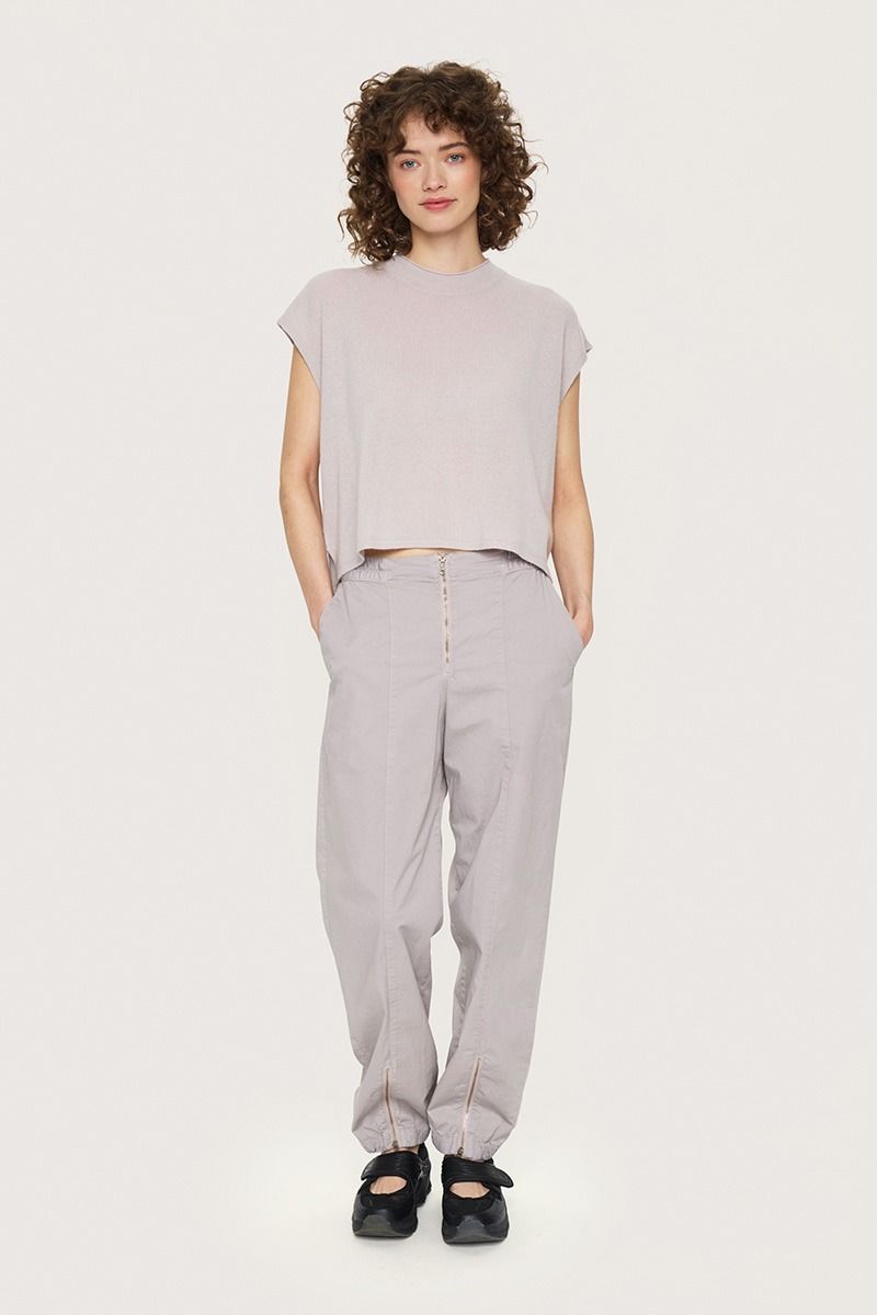 Cloud cashmere sleeveless blouse