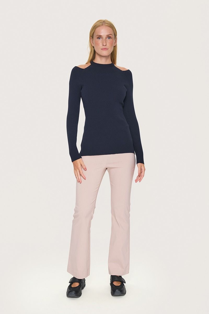 Saku blouse with detail