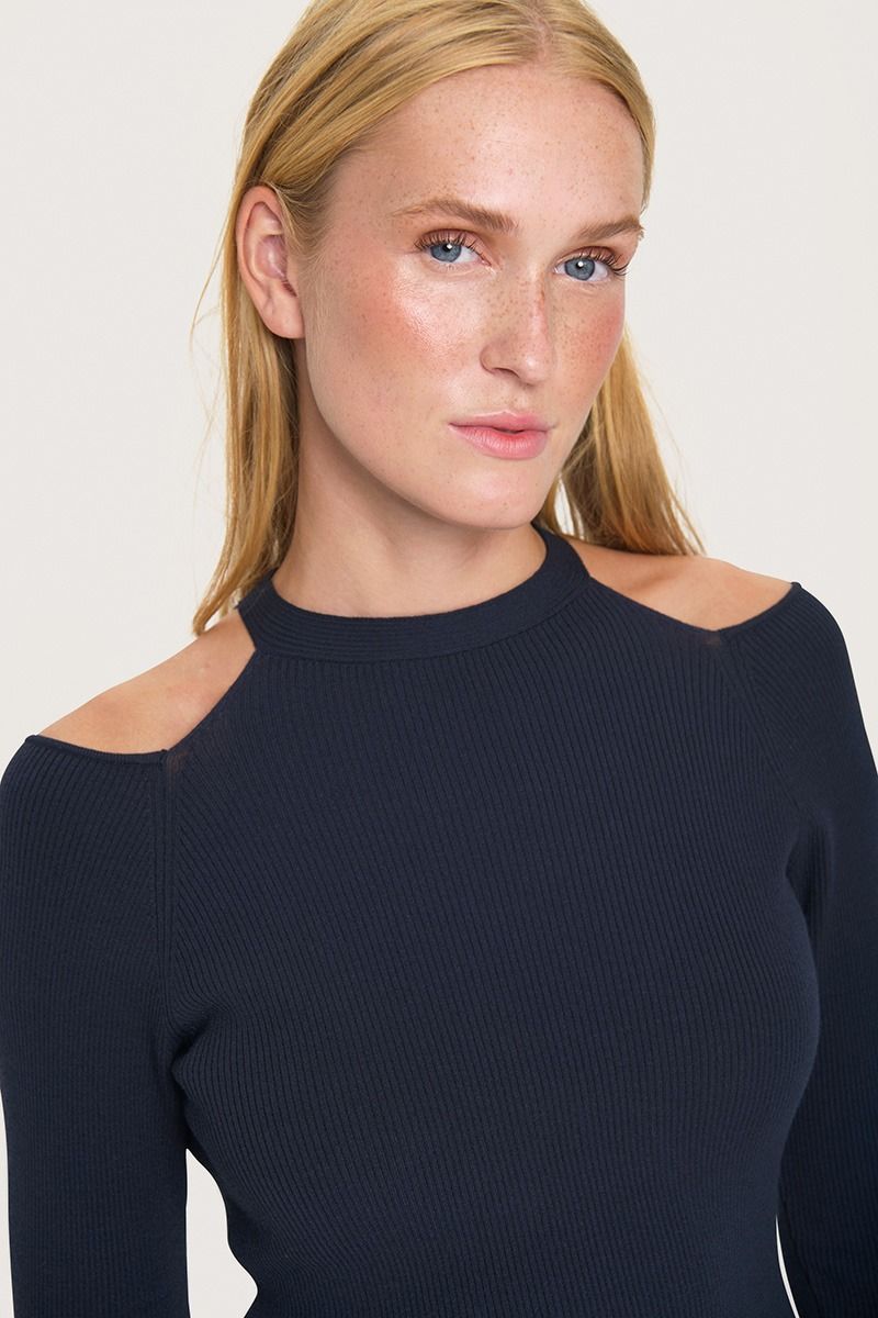 Saku blouse with detail