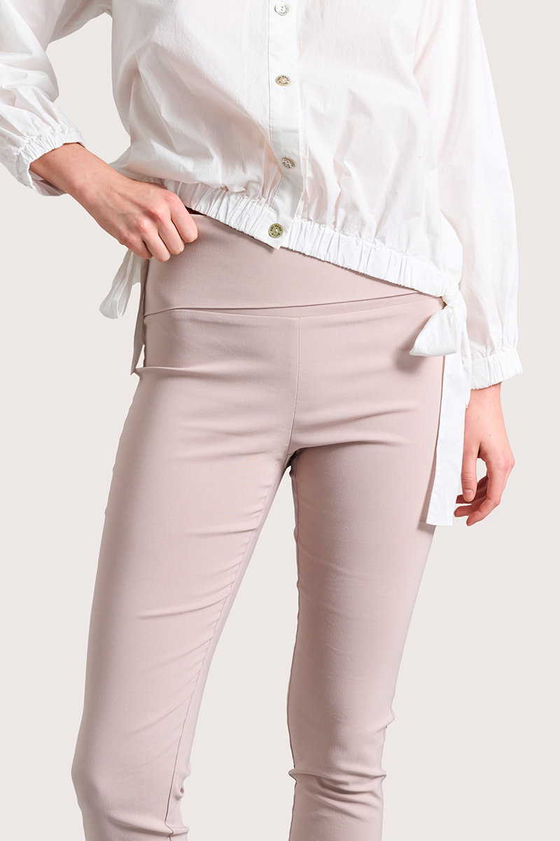Magic stretch trousers with slits