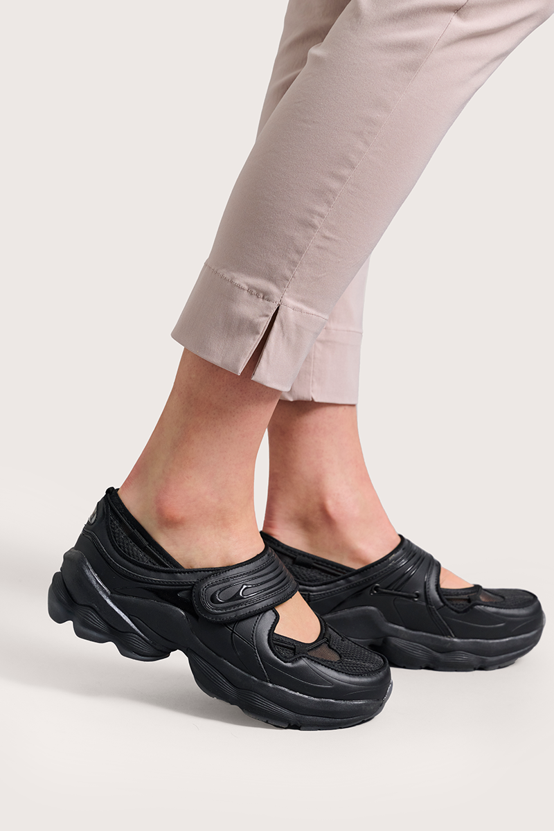 Magic stretch trousers with slits