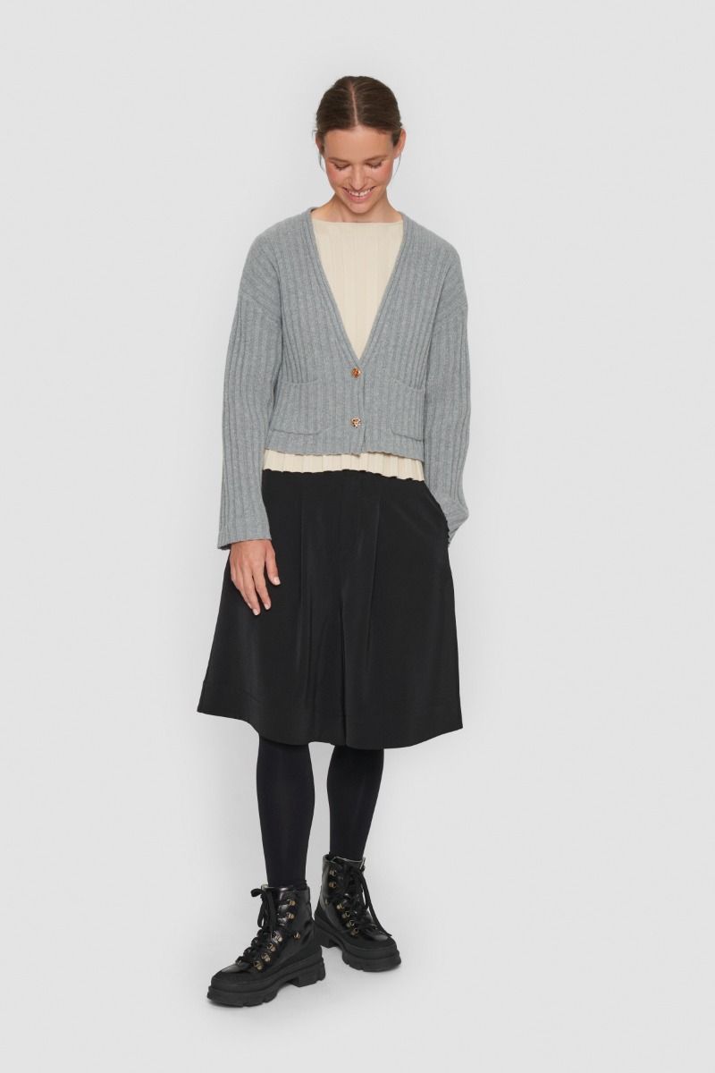 Gamine knit short cardigan