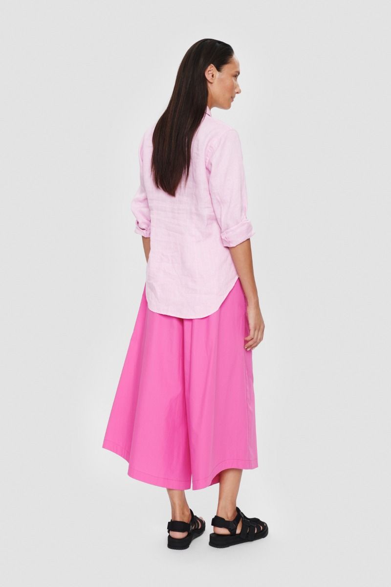 Airy linen shirt