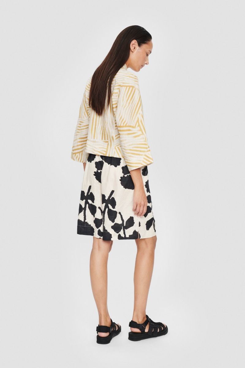 Peony & waves shorts