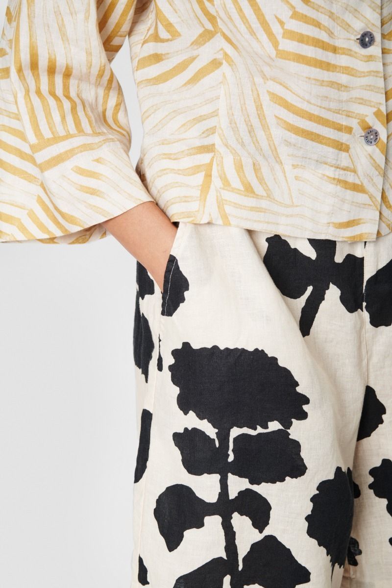Peony & waves shorts