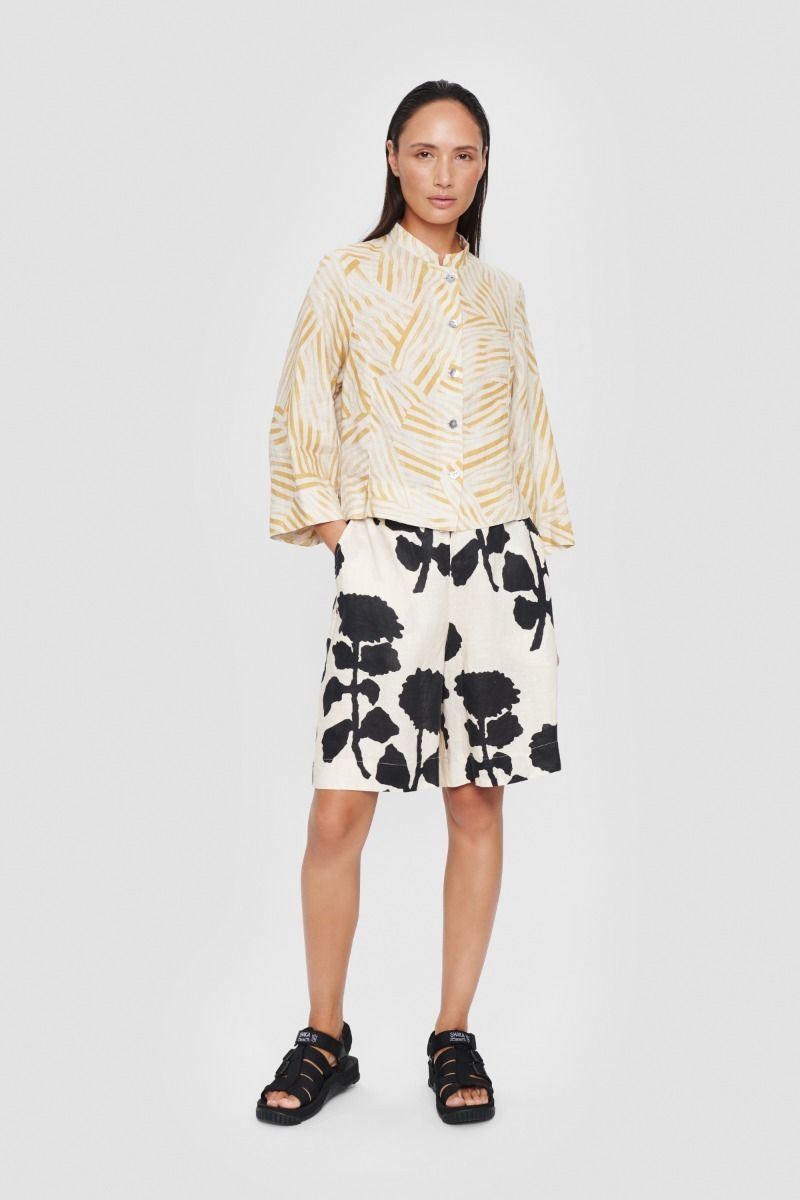 Peony & waves shorts