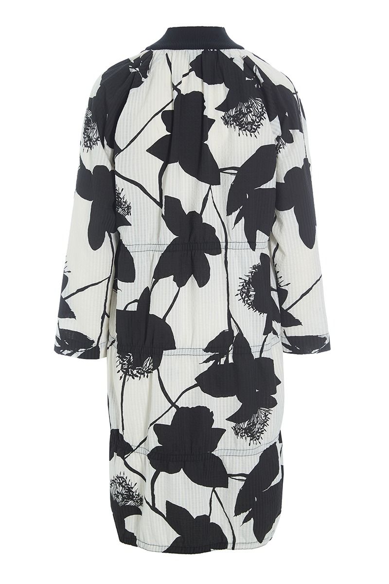 Seersucker bloom dress with elastic details