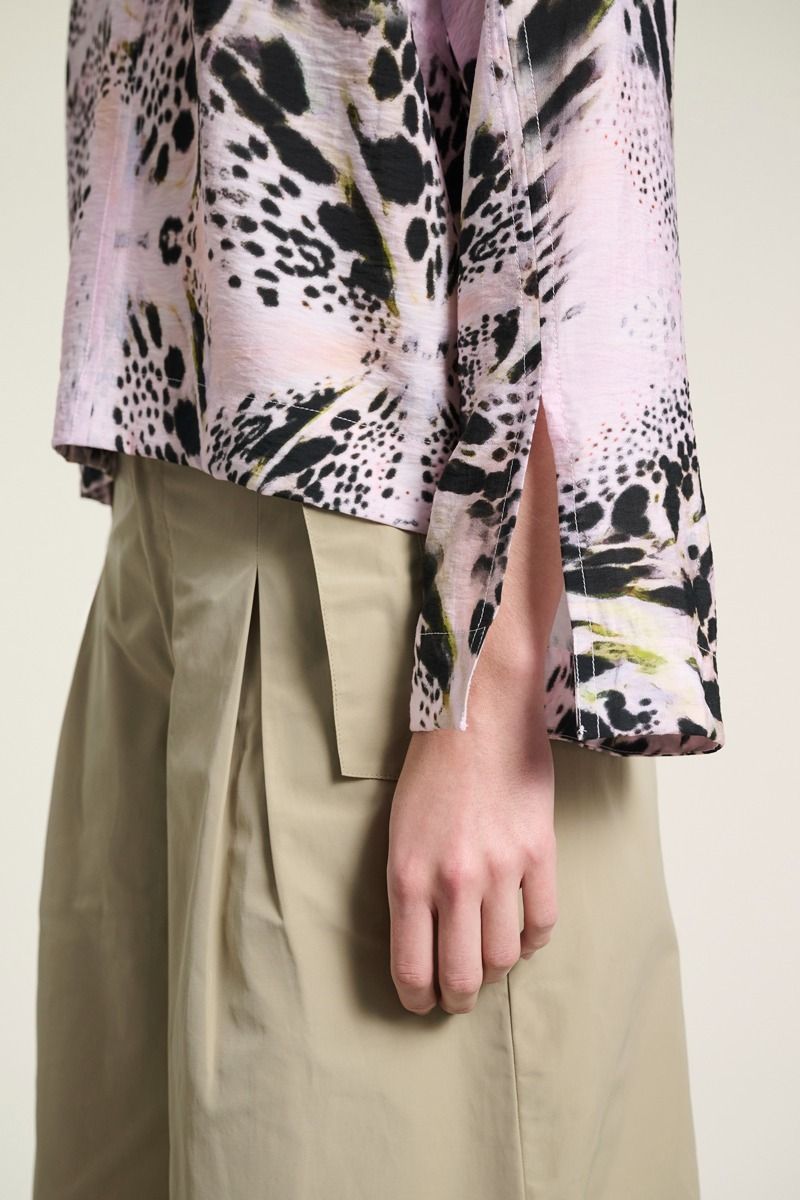 Tsuki bluse med v-hals