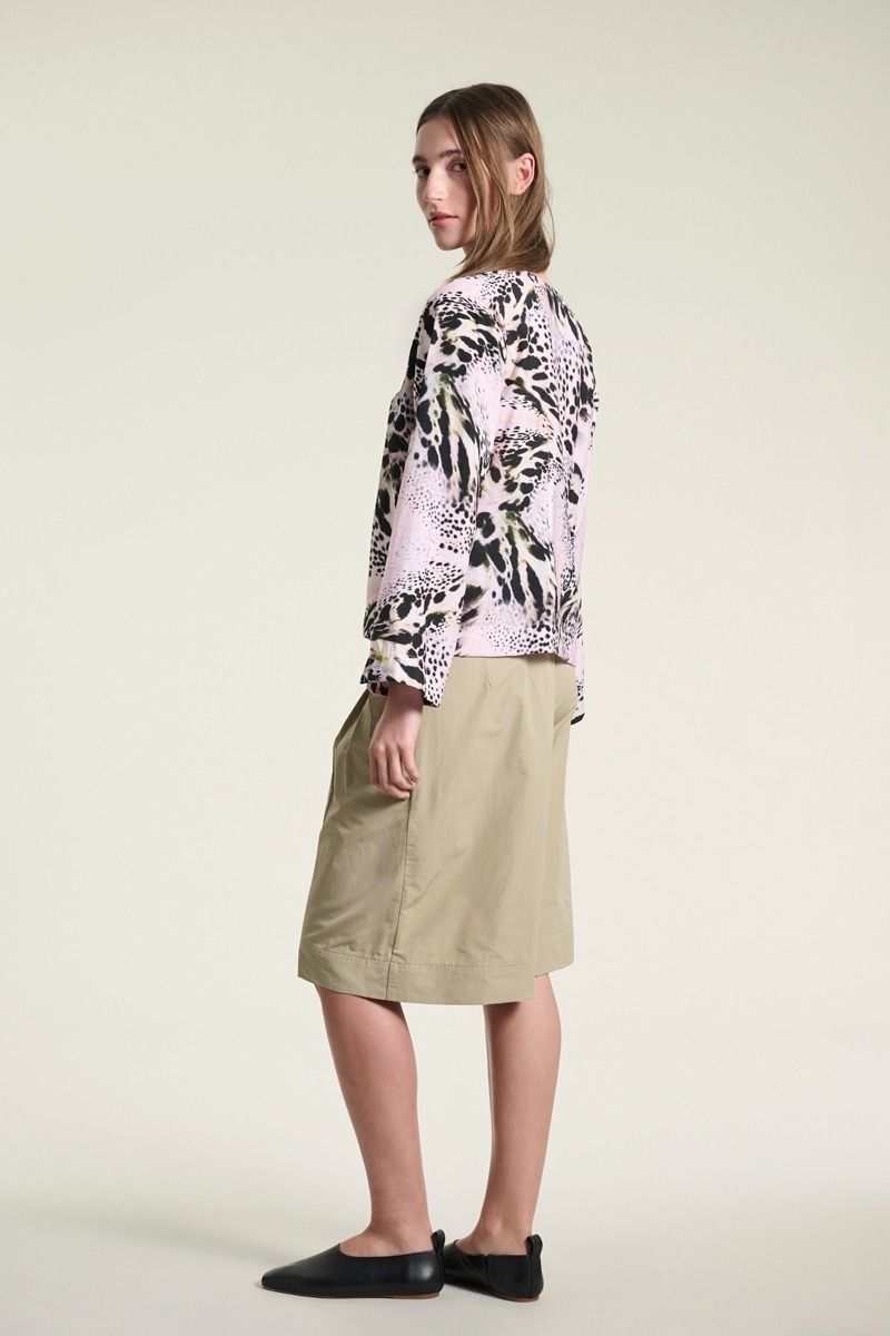 Tsuki bluse med v-hals
