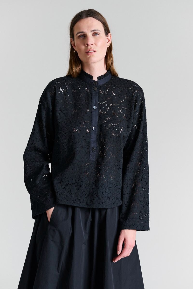 Kuroi hana Shirt