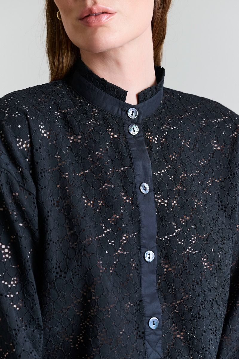 Kuroi hana Shirt