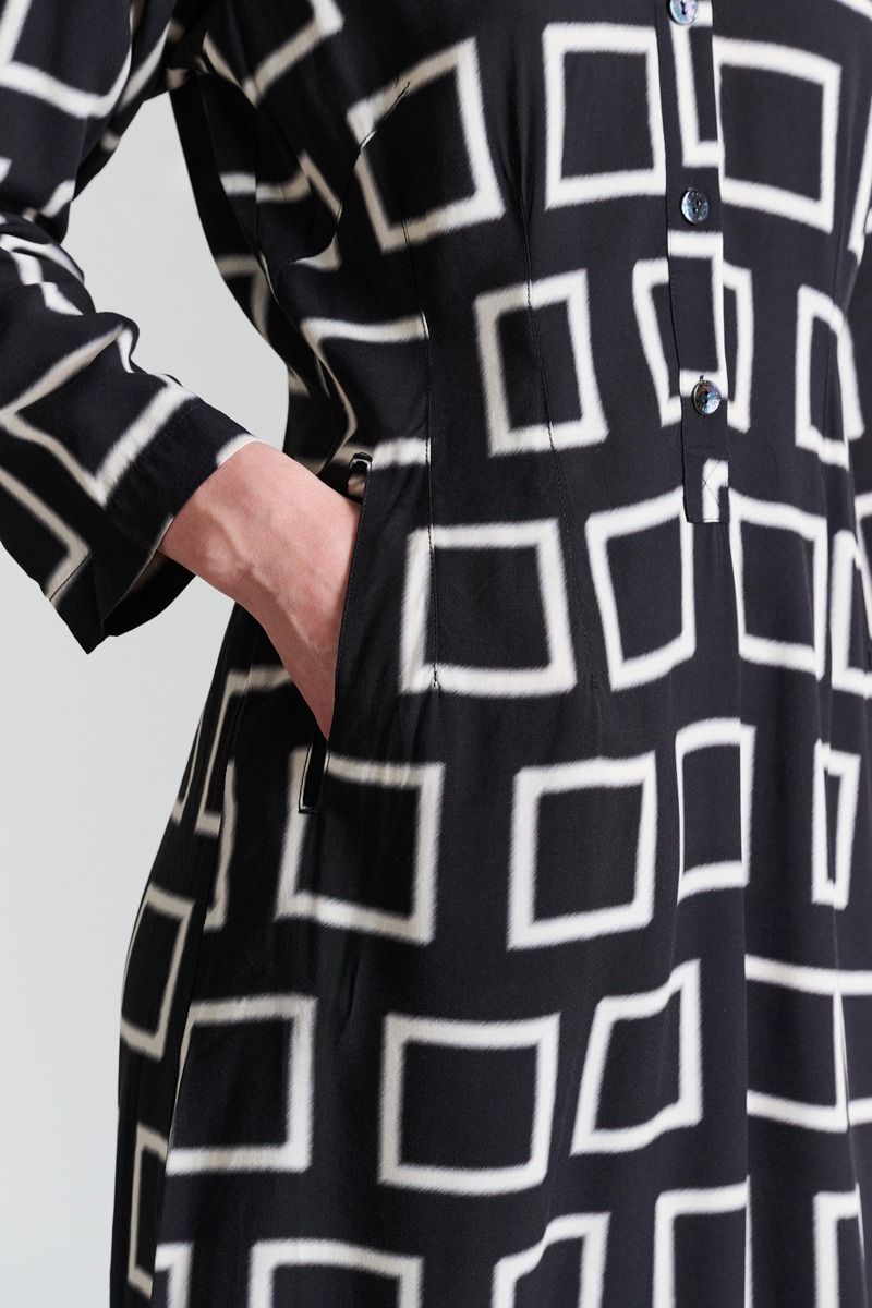 Iki Dress with buttons