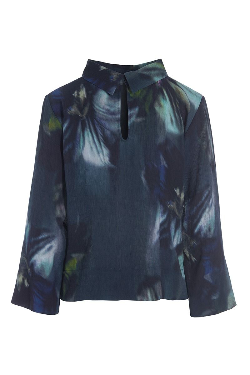Transition flower bluse