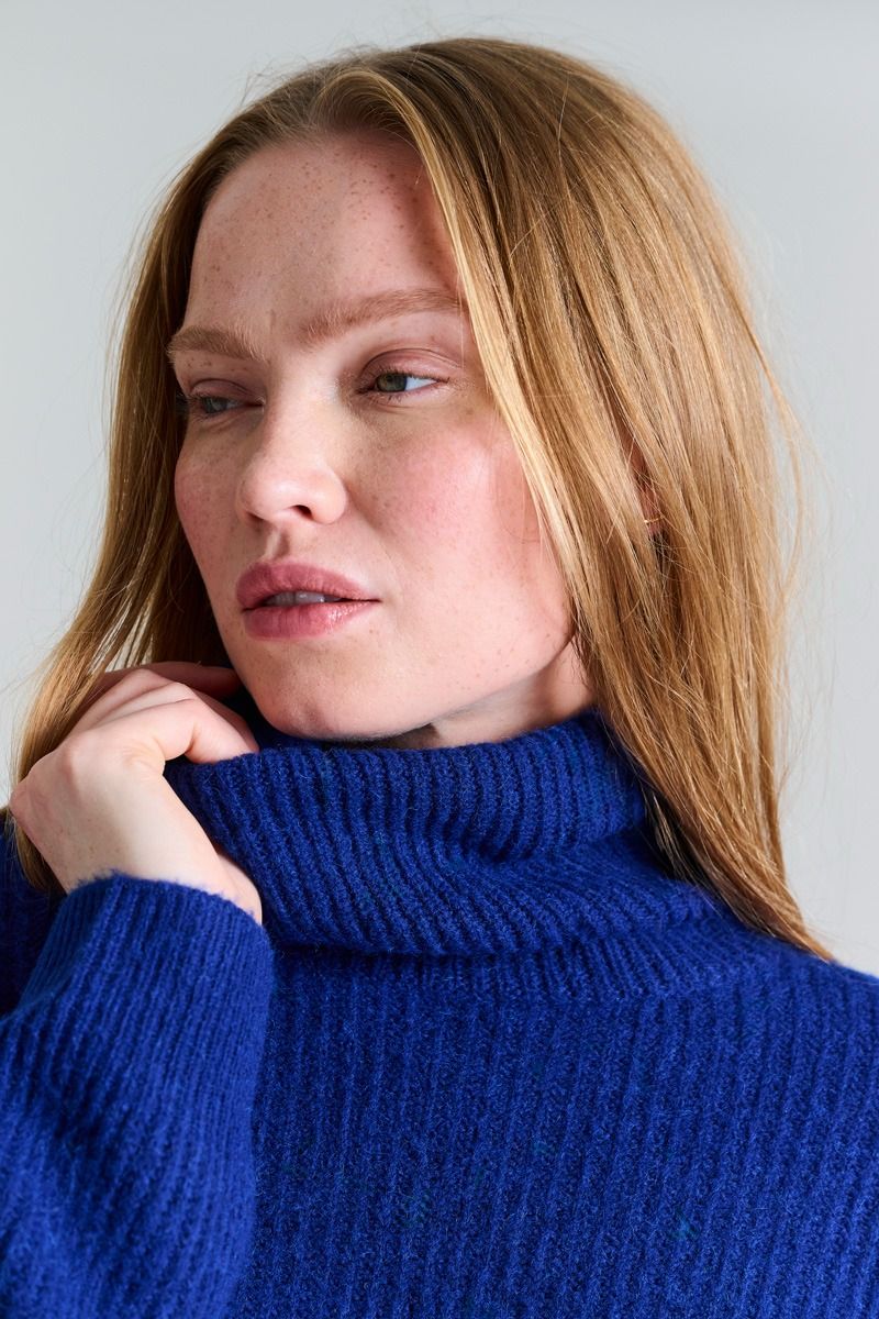Kebukai Roll-neck Sweater