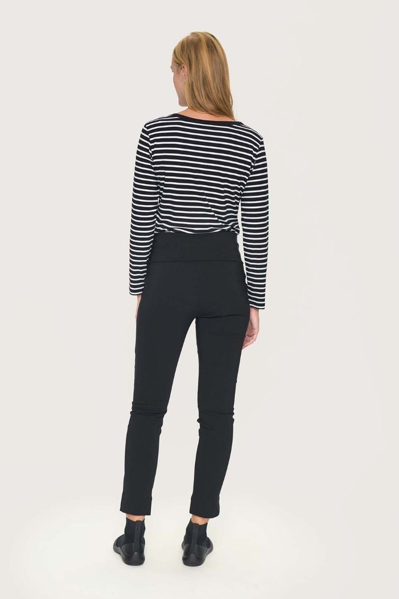 Magic stretch pants with slits