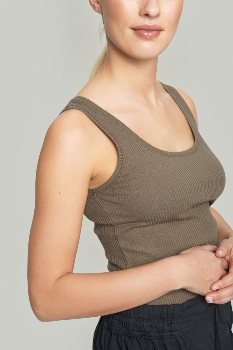 Globe rib tank top