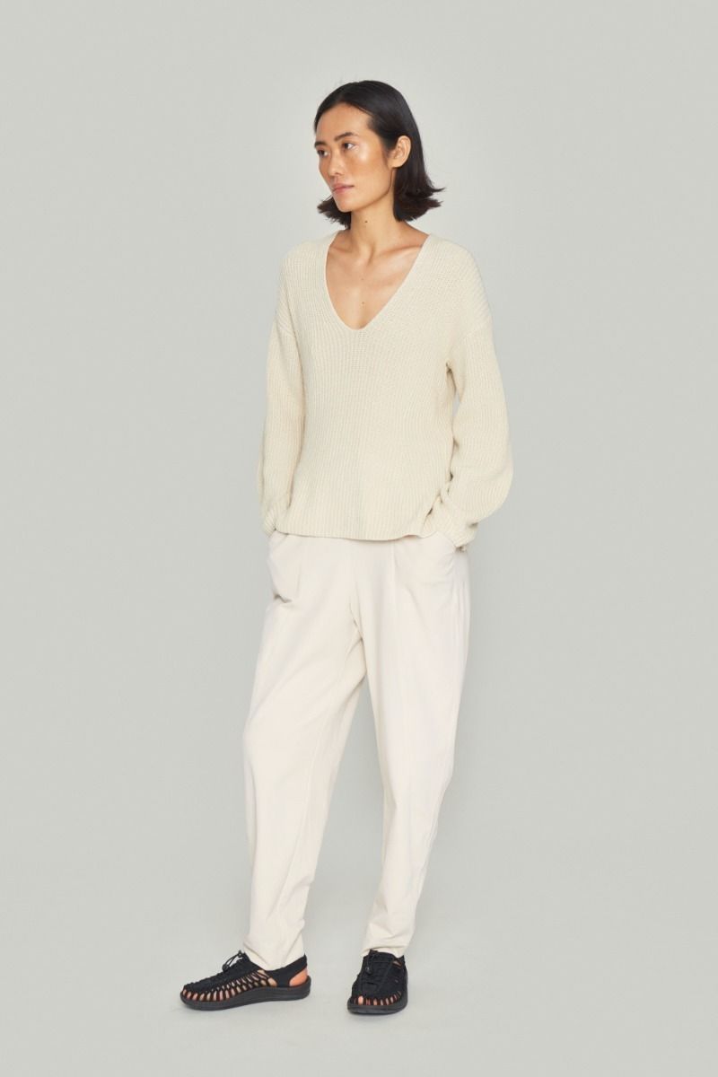 Kareshi blouse with v-neck