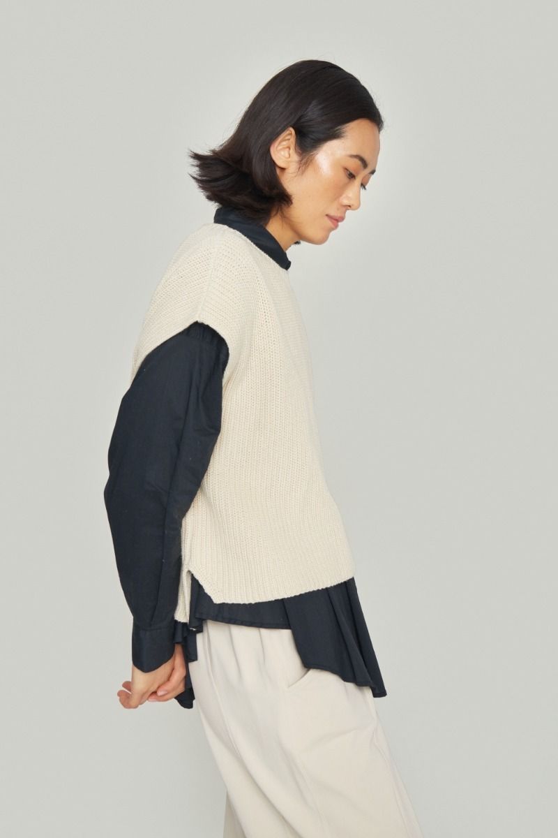 Kareshi blouse with round neck