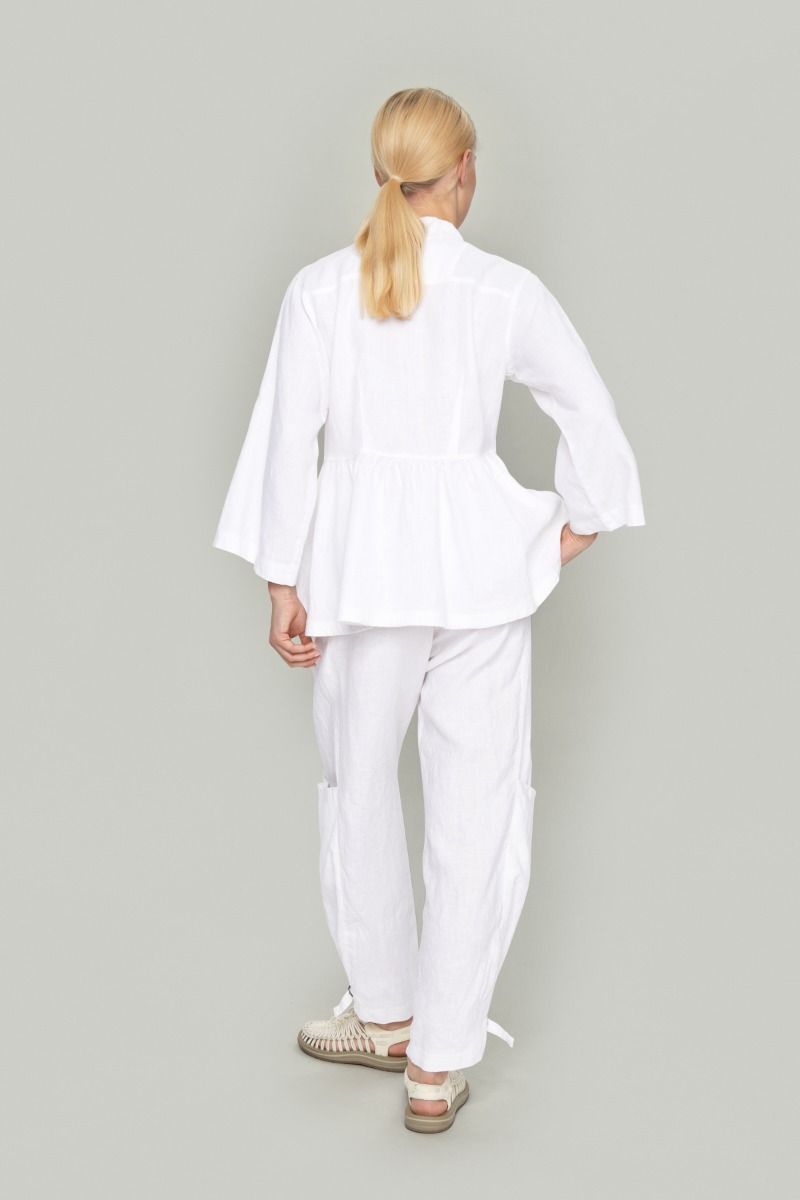 Lazy linen trousers with buckle