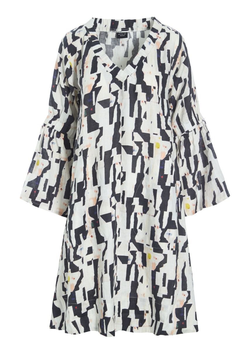 Harukaze dress with V-neck
