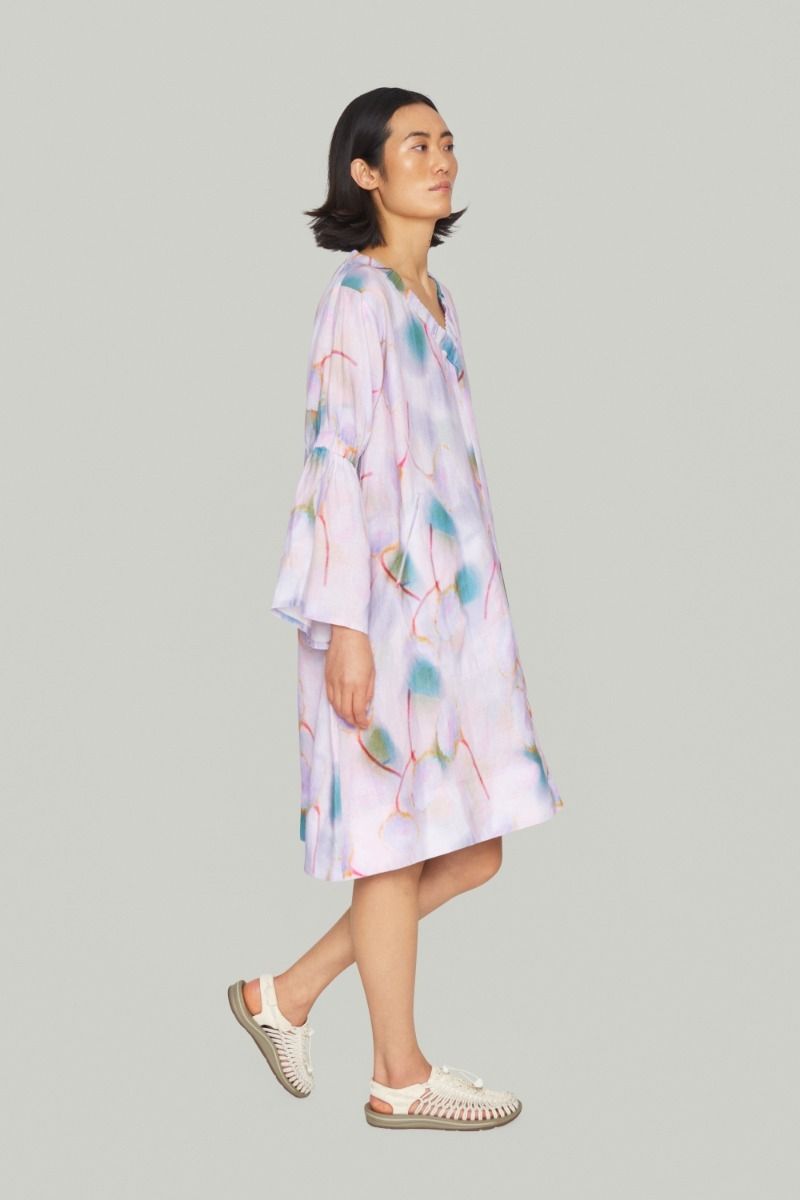 Harukaze dress with V-neck