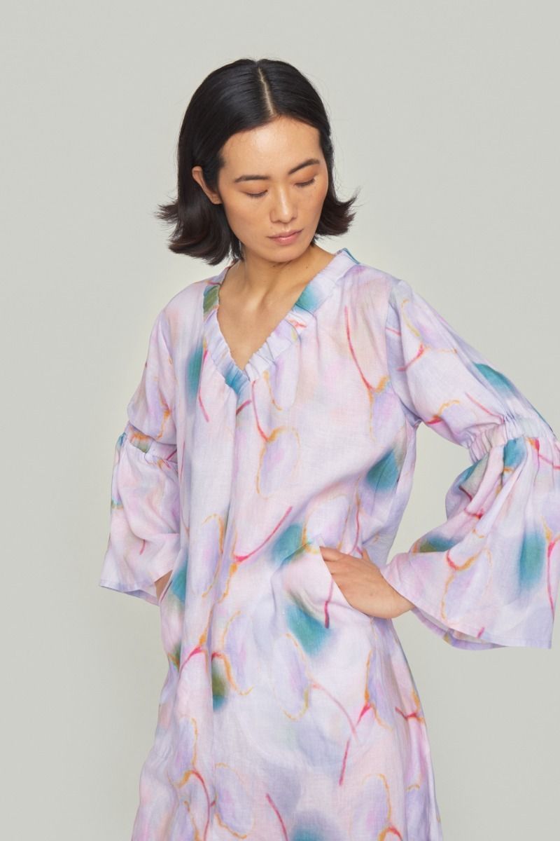 Harukaze dress with V-neck