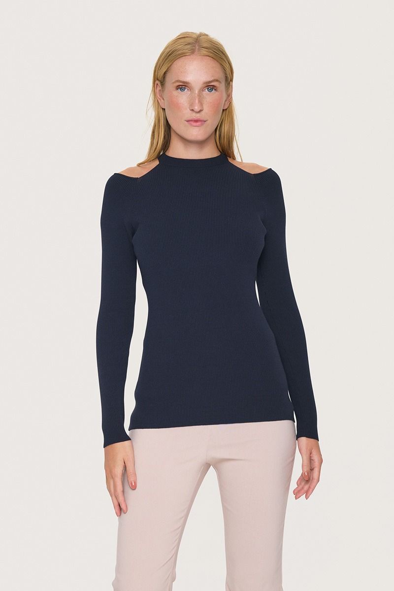 Saku blouse with detail