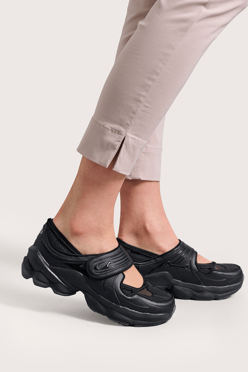Magic stretch trousers with slits