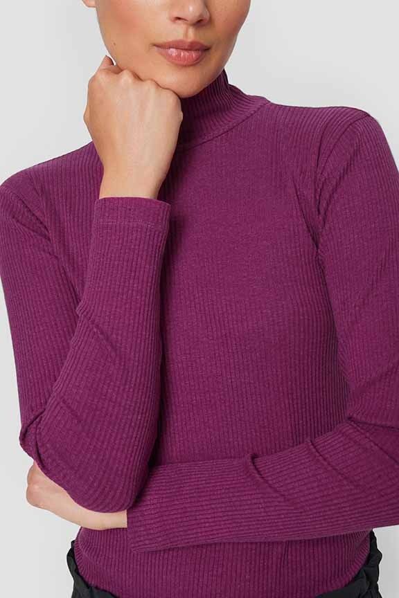 Globe rib turtleneck blouse