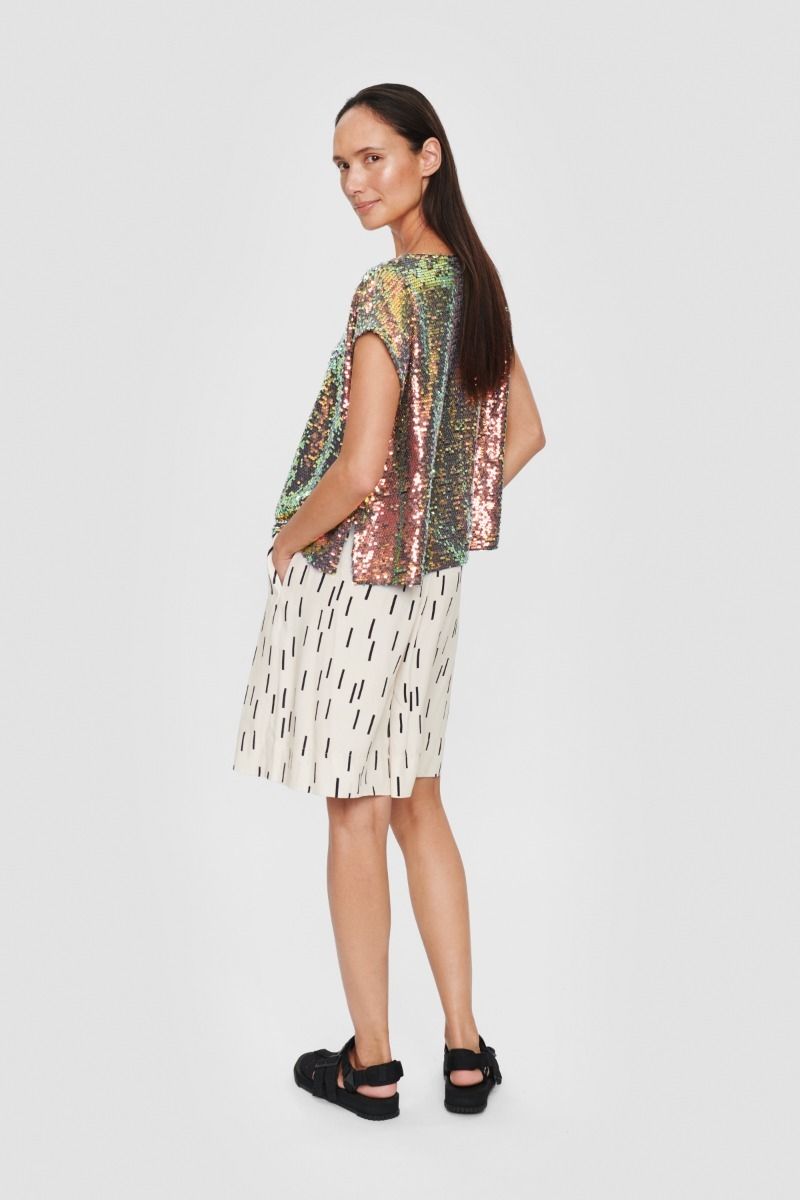 Summer rain & dahlias FSC shorts