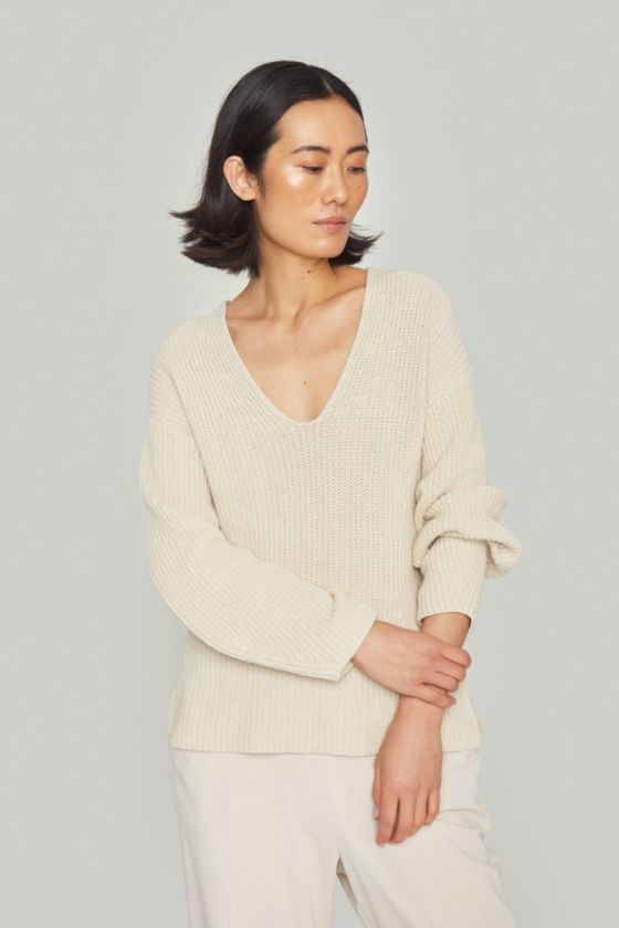Kareshi blouse with v-neck