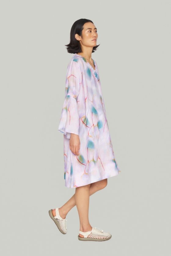 Harukaze dress with V-neck