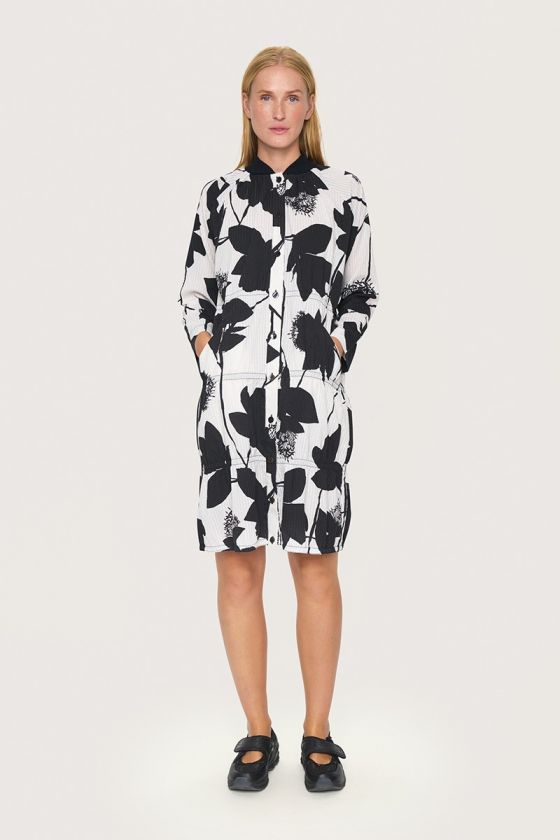Seersucker bloom dress with elastic details