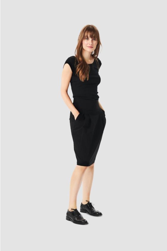Magic stretch skirt with pleat