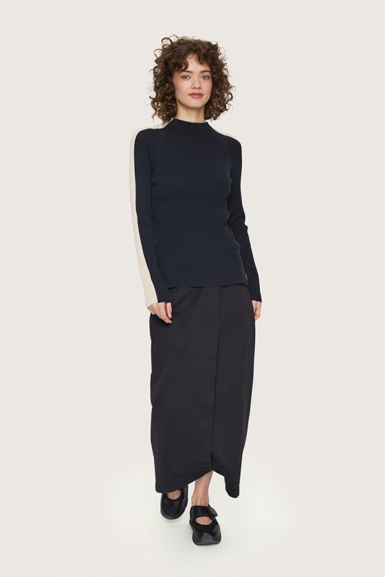 Kihon slim skirt