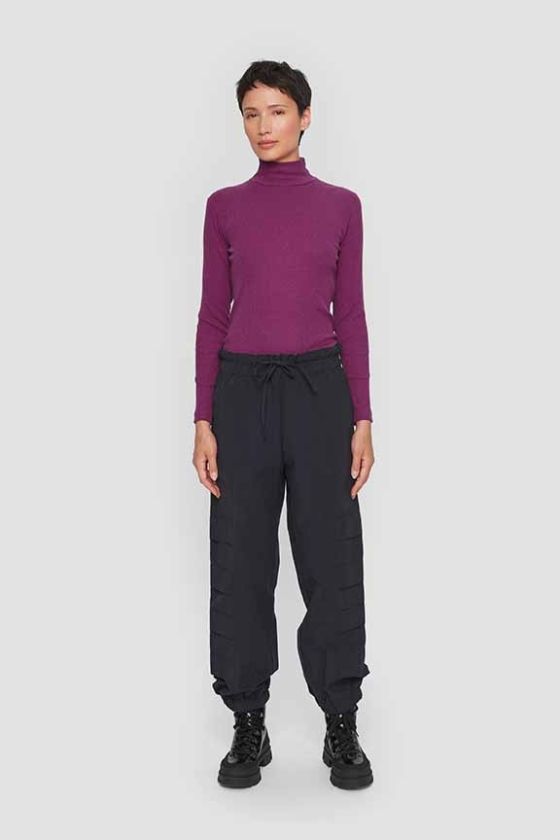 Globe rib turtleneck blouse