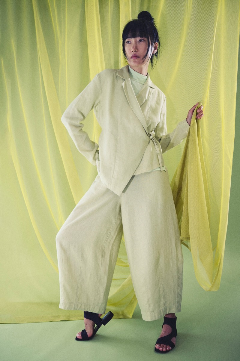 Styles i Hør model-in-bitte-kai-rand-ss26-trousers